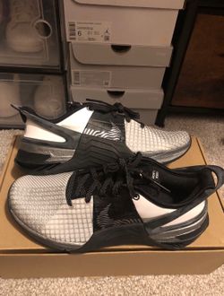 Women's Nike Metcon 8 FlyEase