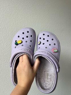 Womens 8 Light Purple Fuzzy Crocs