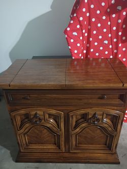 Wood cabinet in good condition