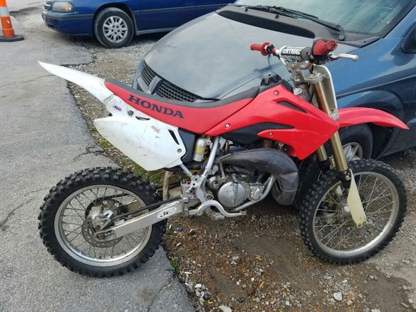 06 Honda cr 85 bored to 125cc and new zox helmet for Sale in St. Louis