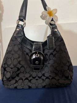 Coach Signature Canvas Soho Lynn Shoulder bag