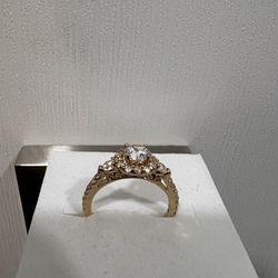 anillo de  compromiso de 14 kilates para  mujer