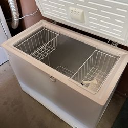 NEW - LARGE HOTPOINT 9.4 CU. FT. CHEST FREEZER