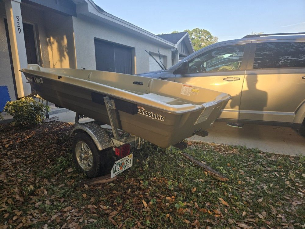 2021 Sun Dolphin 12 Ft. Boat