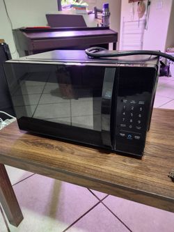 (Like New) Smart Microwave with Alexa