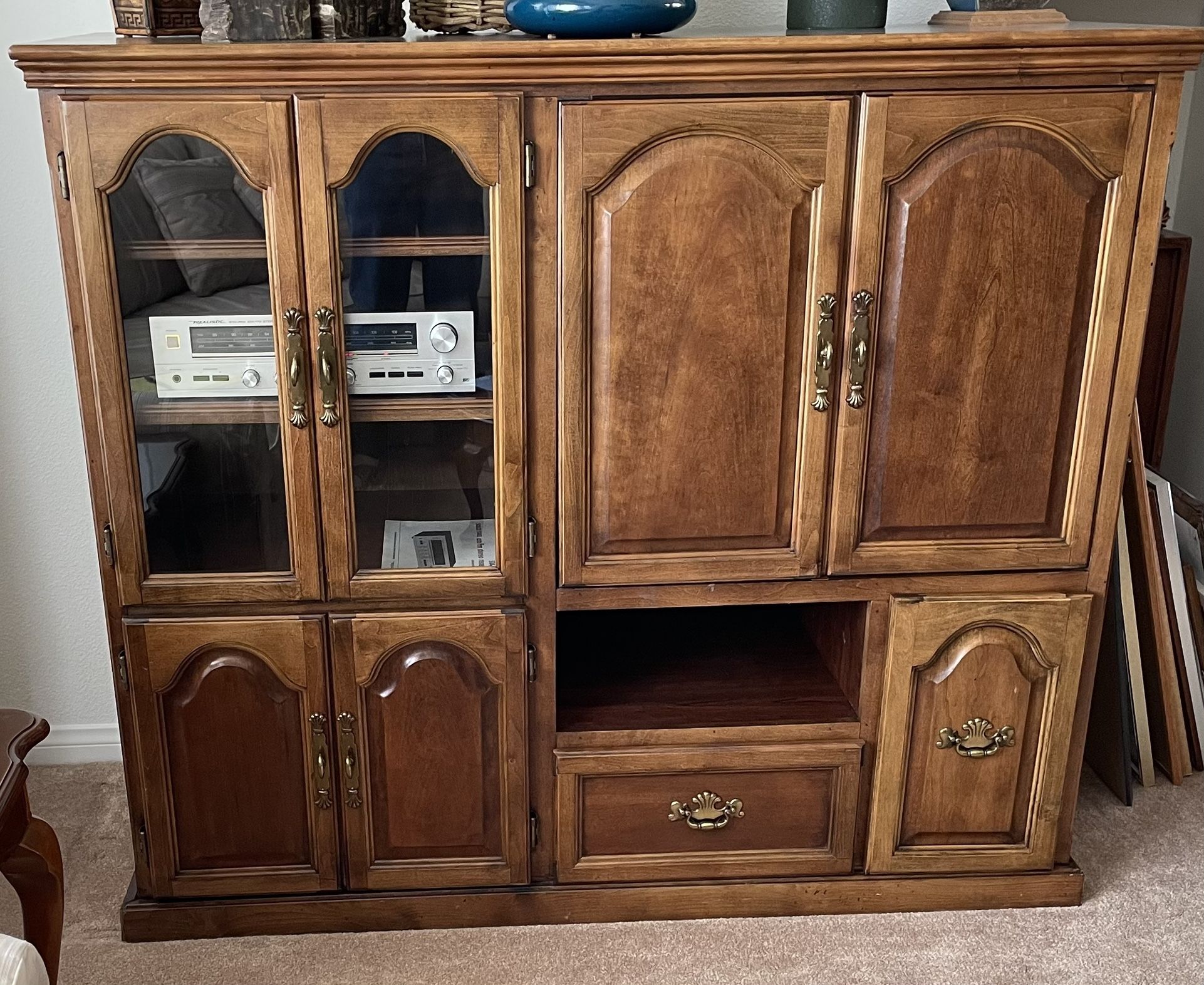 Entertainment center