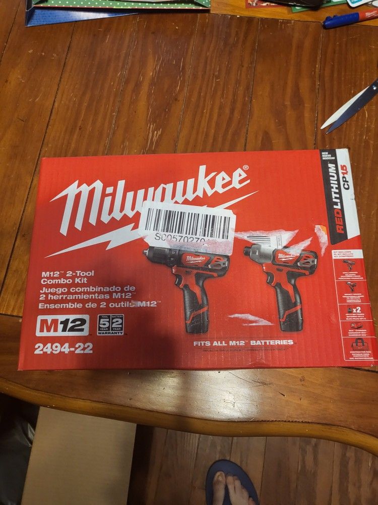 Milwaukee 12 Volt Drill And Inpact Driver Set.