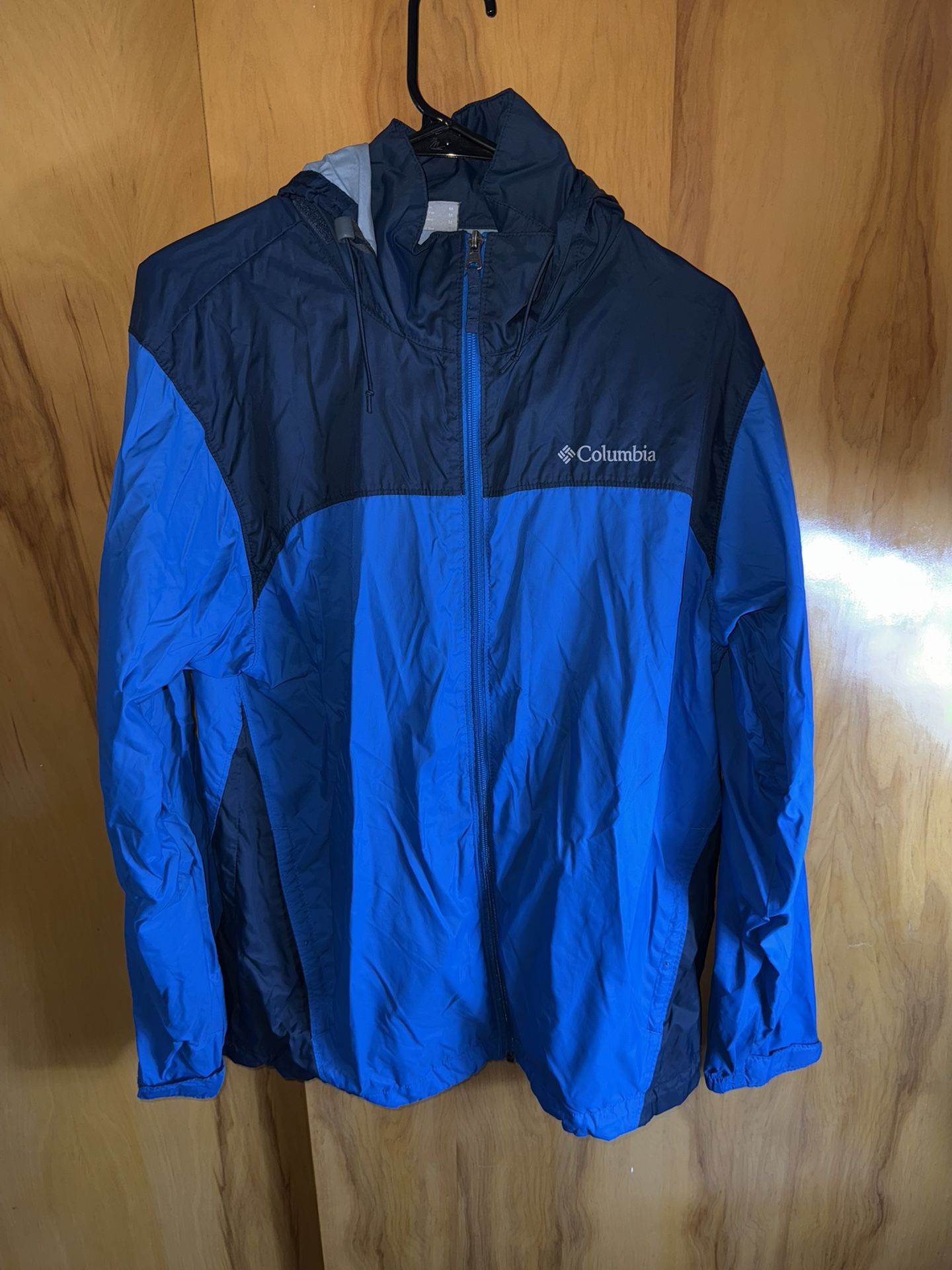 Columbia Glennaker Lake rain jacket  Flaws seen in the last picture (little bitty one hole)  Medium on tag