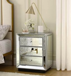 Set of 2 Silver Mirrored Nightstands