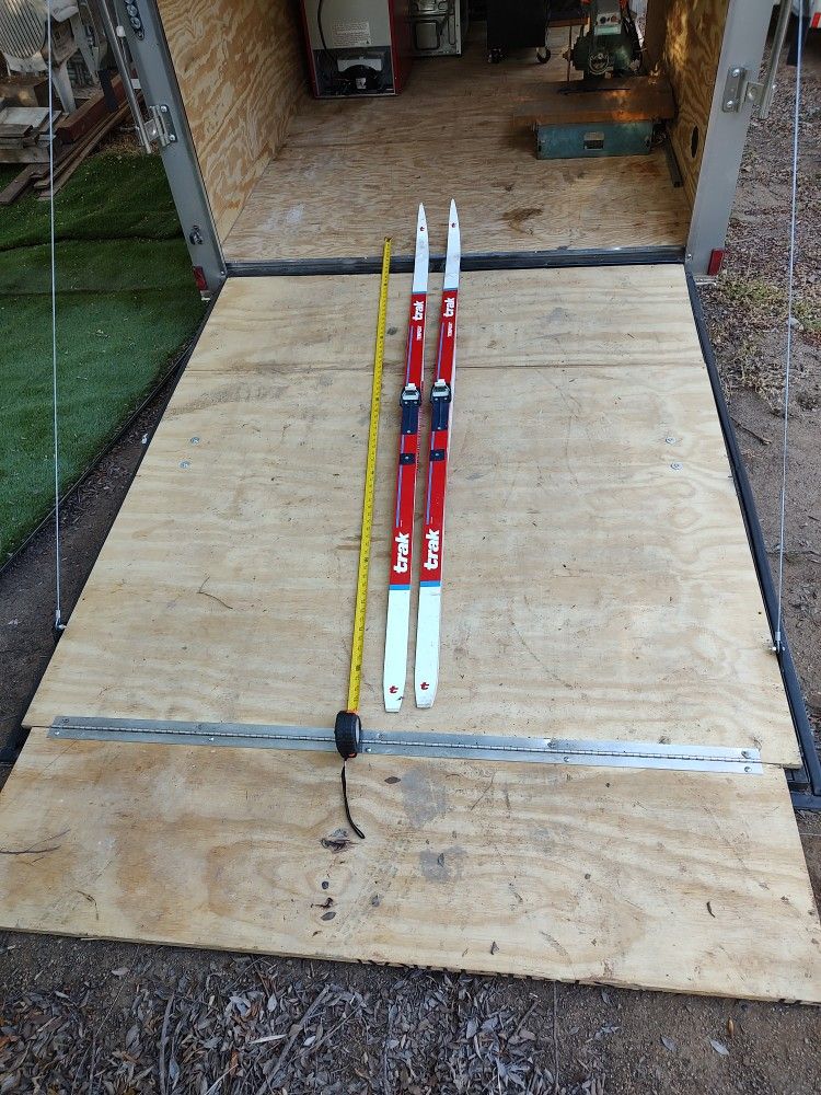 Cross Country Skis/Used