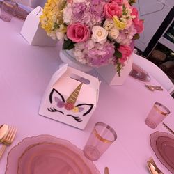 Unicorn party decor