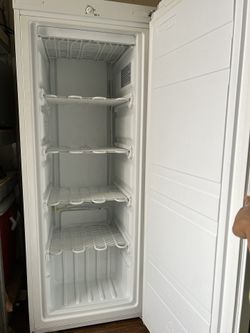 INSIGNIA FREEZER = Very Good Work And Good Condition 