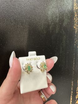 18k EMERALD DIAMOND EARRINGS