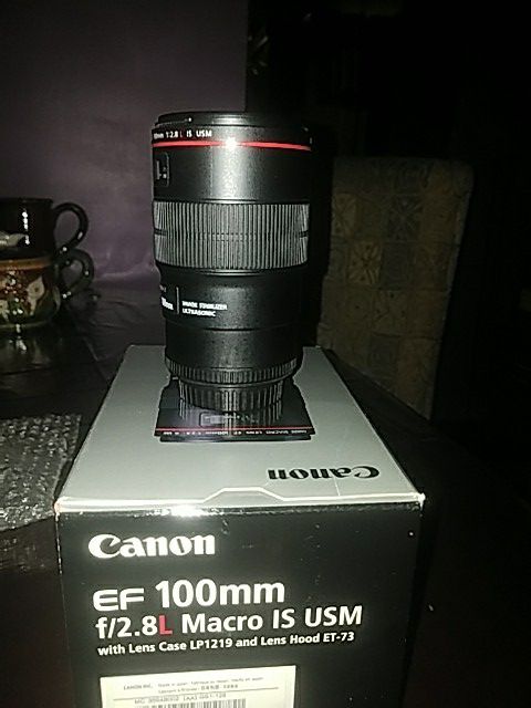 Canon 4.8 out of 5 stars  550Reviews Canon EF 100mm f/2.8L IS USM Macro Lens for Canon Digital SLR Cameras