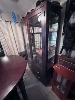 Hutch four drawers glass shelving