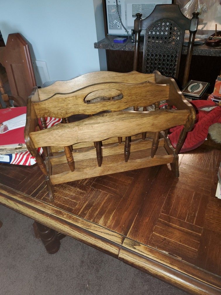Wood magazine rack