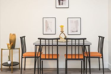 Dining table set