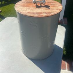 Dog food bin