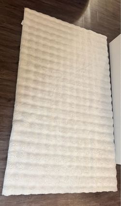 White Area Rug, 4' x 6'
