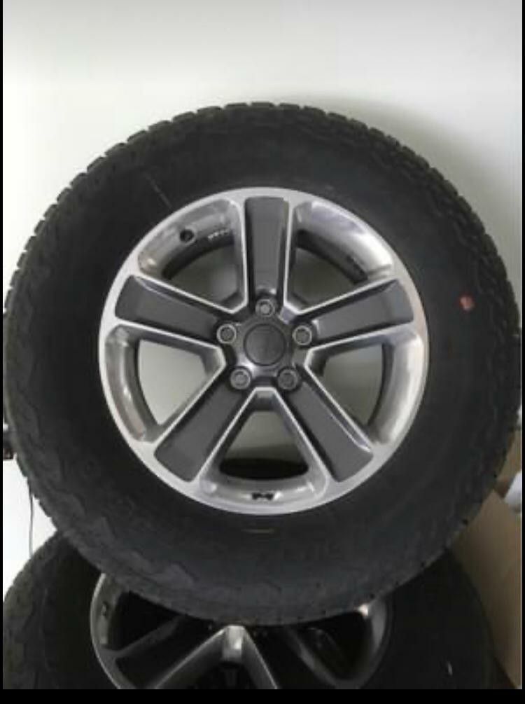 North Edition Sahara Wrangler JEEP 18” Wheels, A/T (All Terrain) Bridgestone Dueler 255/70R18 tires.