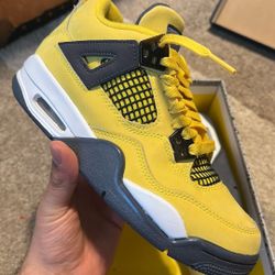 Jordan 4 Lightning 