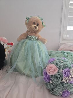 Quinceañera Dress, Bear ,ramo And Cojin