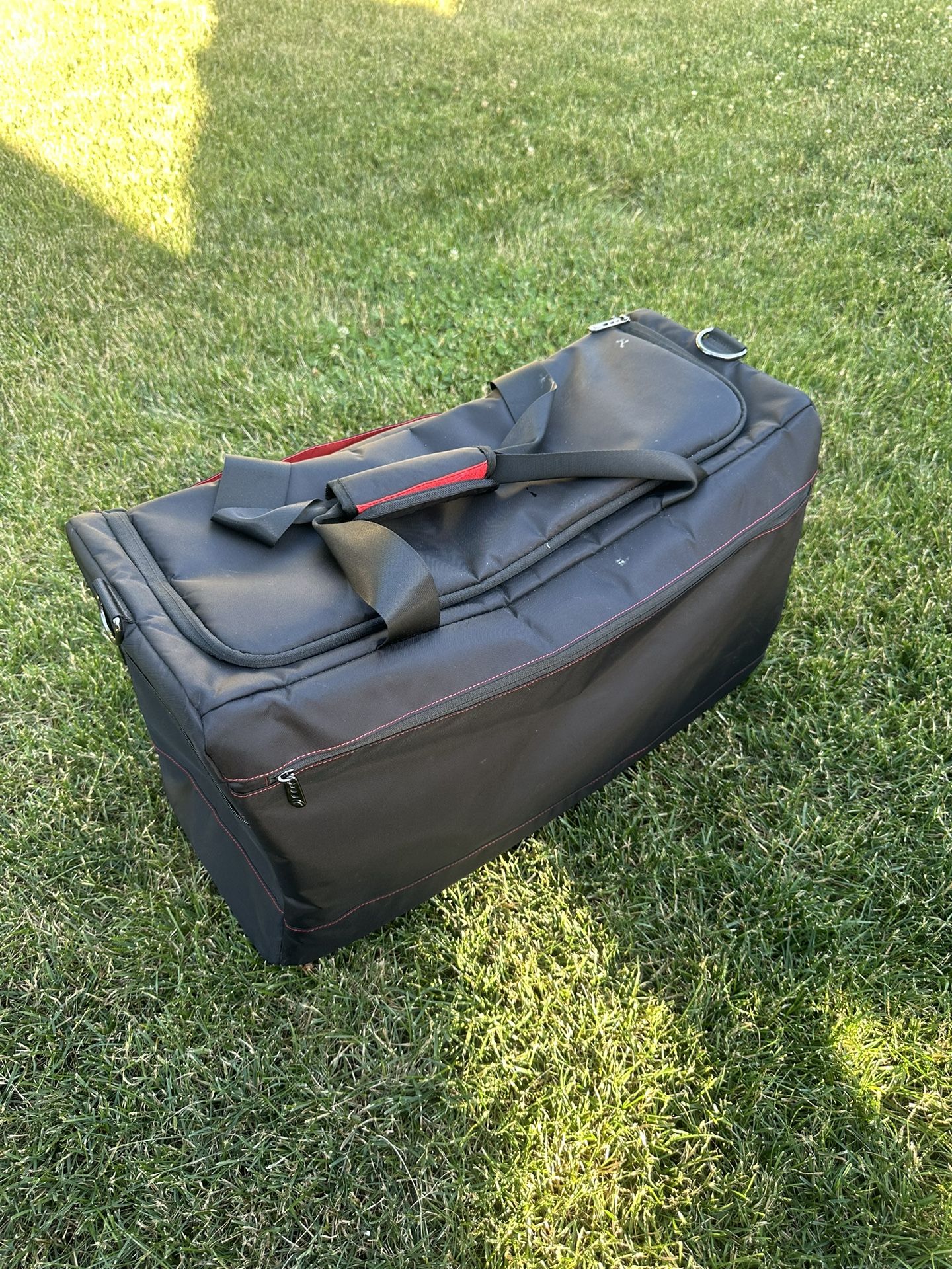 Krone Kalpasmos Sneaker Travel Bag | Red & Black