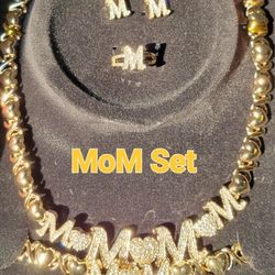  MOM Neckalce Set Brand New 18 K Gold 