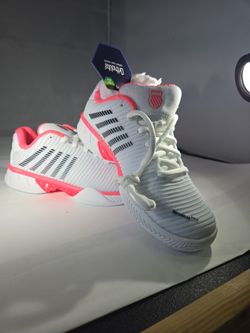 K-Swiss Tennis Shoes – Women’s Size 6 (Brand New) 💖