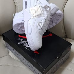 Jordan 4 Retro 