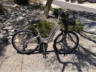 Trek Navigator 2.0 City Bicycle