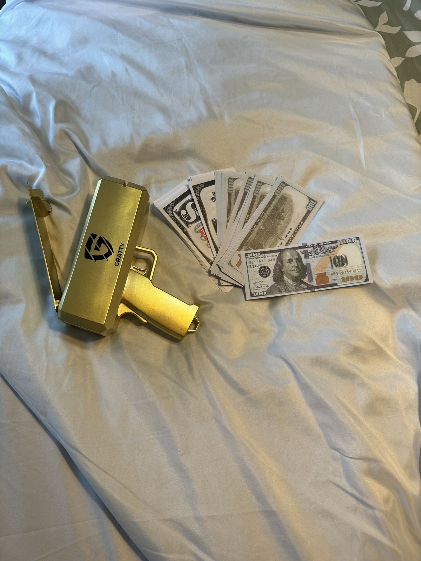 Prop Money & Gun