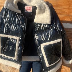 Levi’s XL Women Outerwear 