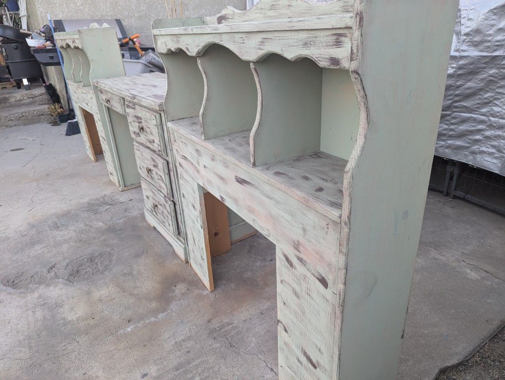 AWESOME DEAL 2 TWIN BED HEADBOARDS AND DESK