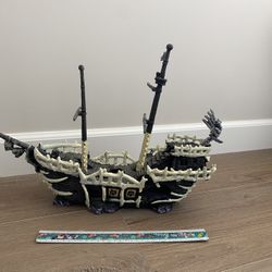 $15 Pirate Ship Fish Tank Or Toy