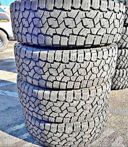 265/70/17 toyo vendo un set de llantas usadas excelente condiciones de vida las 4 ✅🤩I am selling a set of used tires, all 4 in excellent living condi