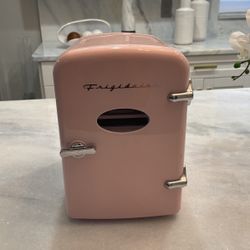 Frigidaire Mini Fridge 