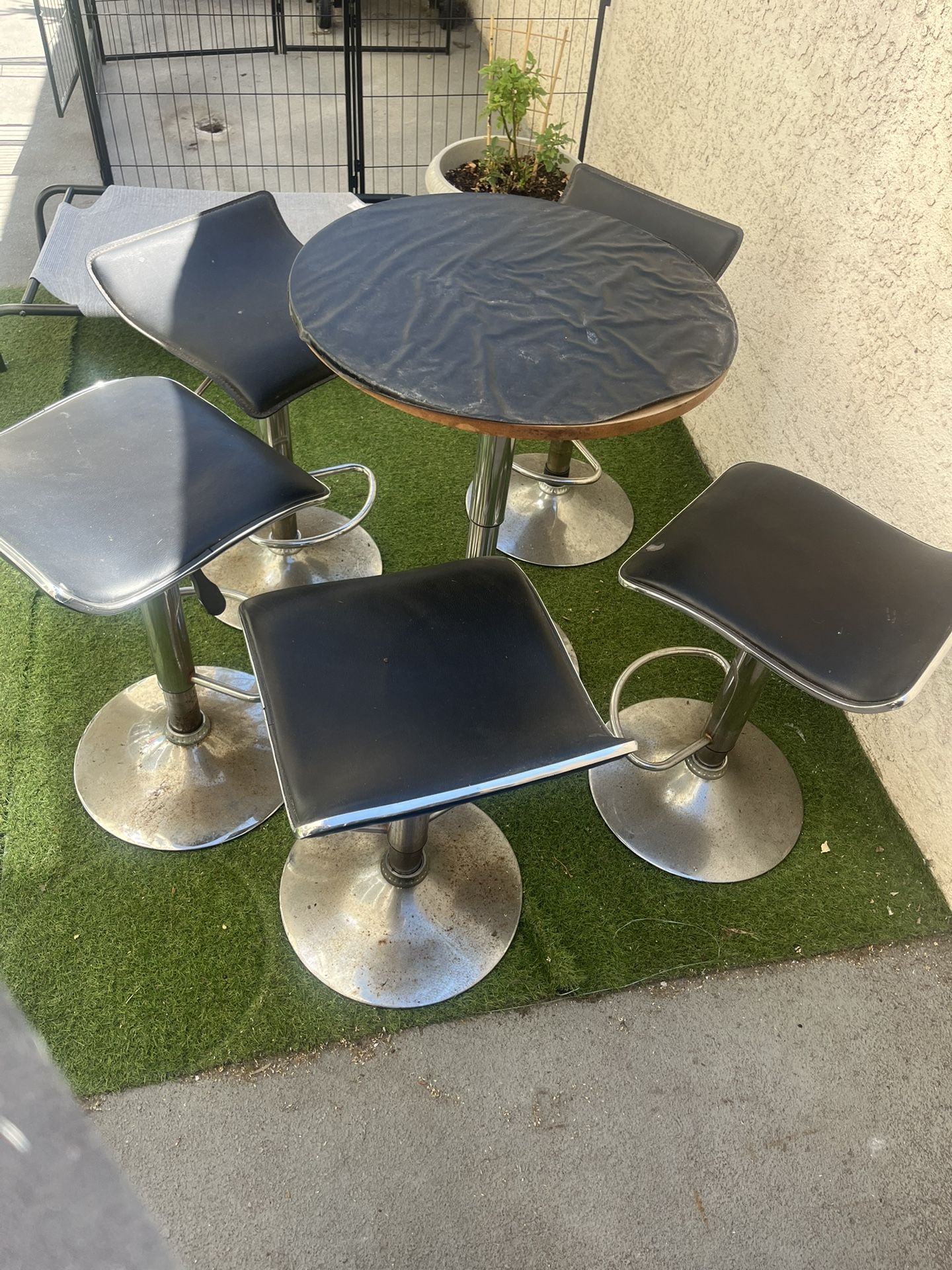 Tall Table And Bar Stools