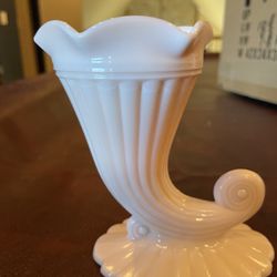 Pink cornucopia vase-5”