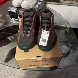 Yeezy 700 “Copper Fade” – Brand New(Never Worn)