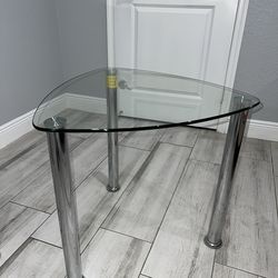 ‼️Set Of 2 Beautiful corner Tables ‼️