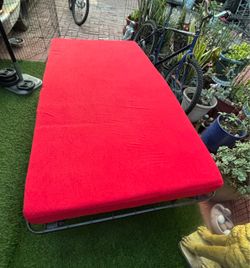 Twin mattress + bedframe
