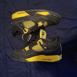 Retro Jordan 4 Yellow Thunders