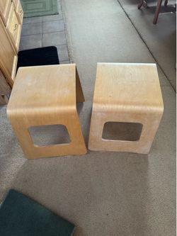 2 wooden end tables