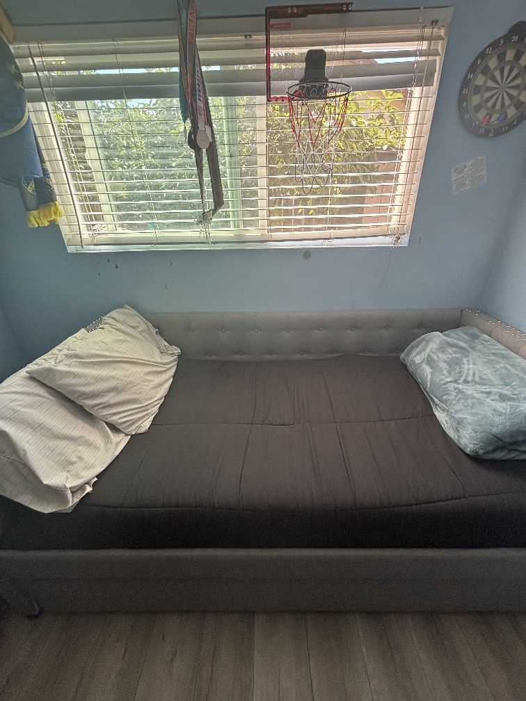 Big Bed With Bed On The Bottom 