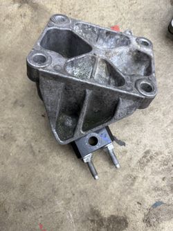 2015+ Dodge Charger Engine Motor Mount Part