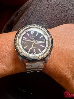 LEGANT SWISS , vintage automatic day/date men watch in excellent condition.
