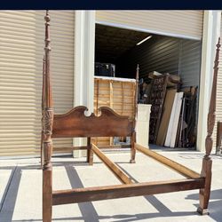 🎁BEAUTIFUL  VINTAGE KING SIZE BED FRAME WITH 4 POSTS🎁