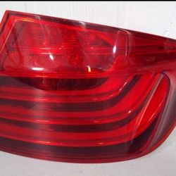 2014 2015 2016 BMW 5 SERIES RIGHT SIDE OUTER QUARTER PANEL TAILLIGHT OEM