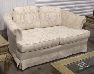 BEAUTIFUL! OFF WHITE LOVESEAT